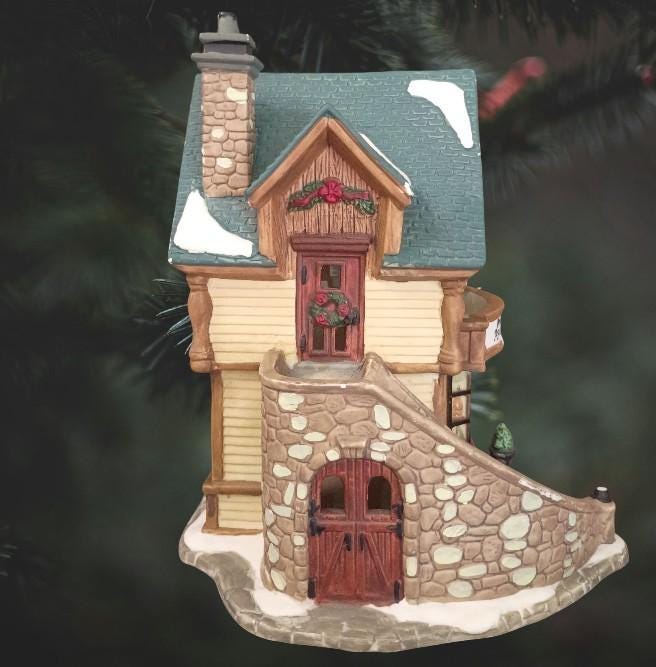 Santa’s workbench 2001 potion & pill apothecary lighted christmas village house