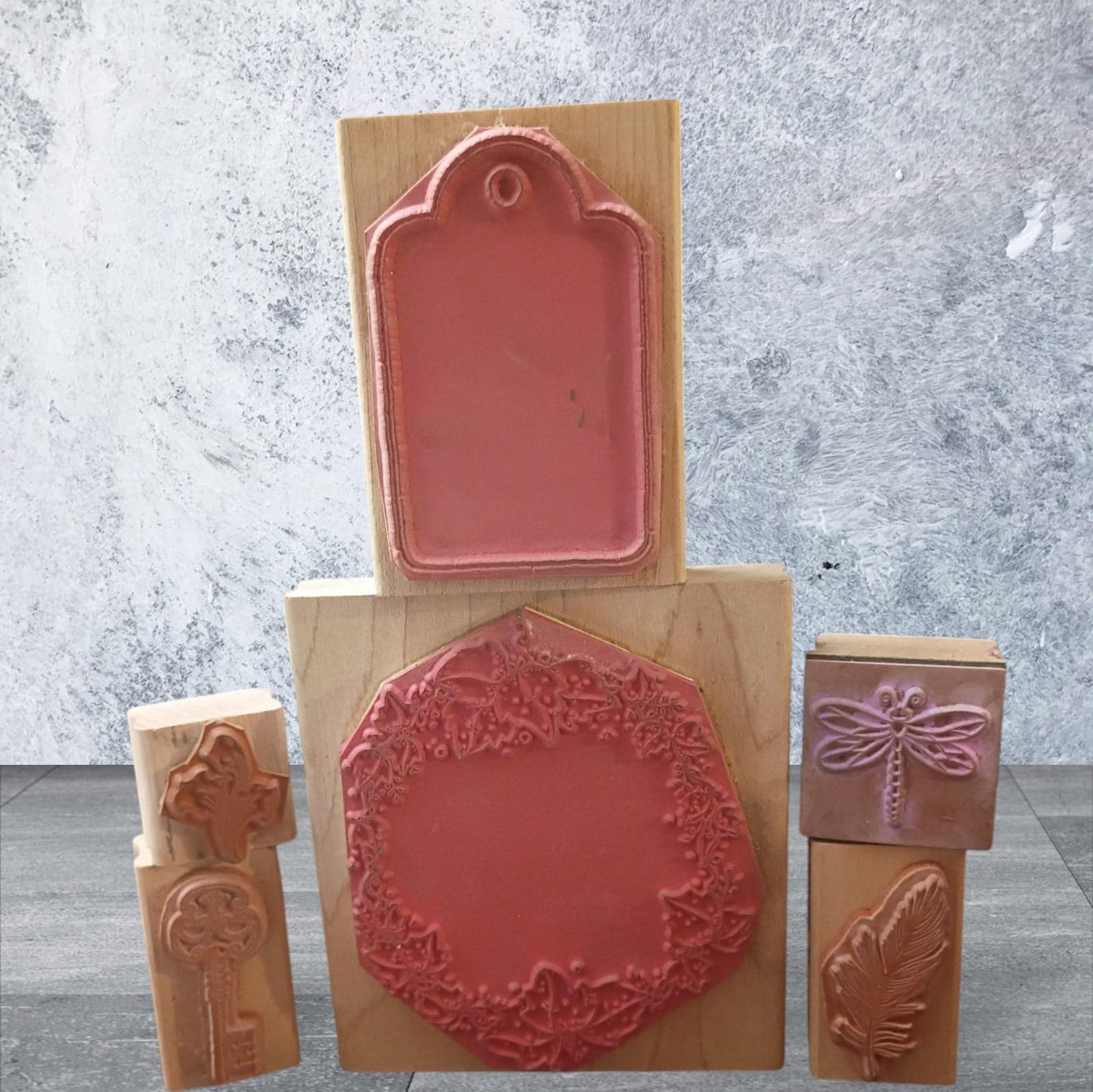 Lot of 6 wood mounted rubber stamps – tag, wreath, dragonfly, key, feather,...