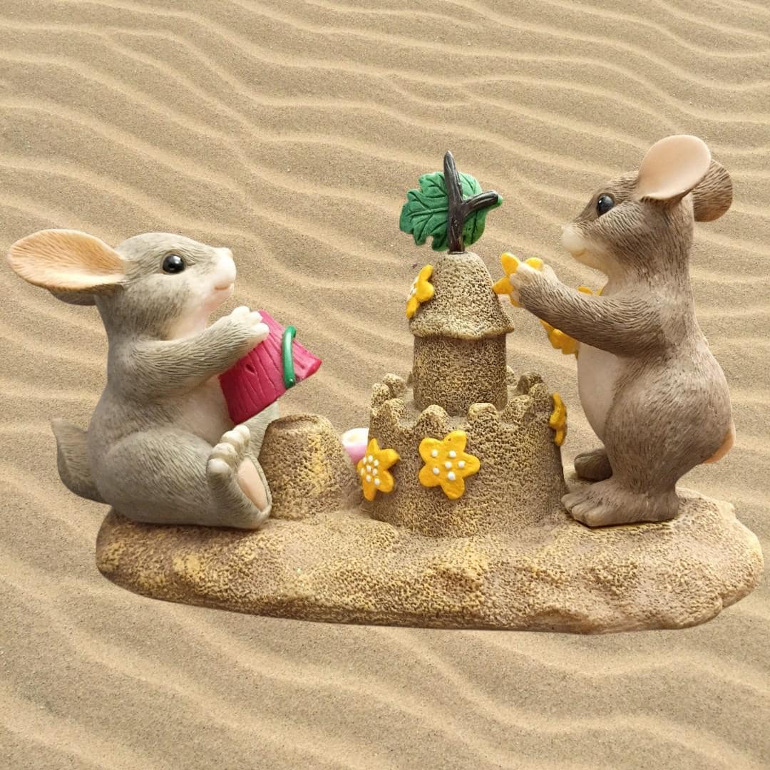 Charming tails 83/802 “building castles” fitz & floyd figurine sandcastle mice