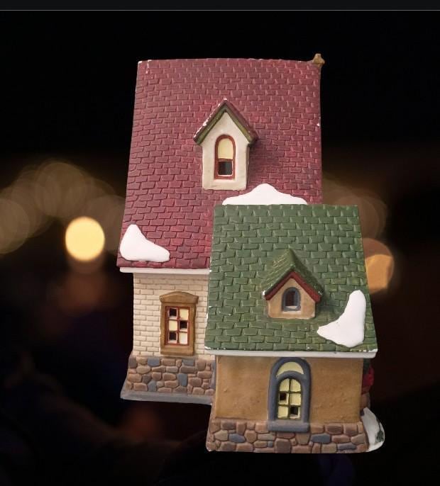 Dept 56 santa’s workbench “petticoat lane tailor” 2001 lighted house...
