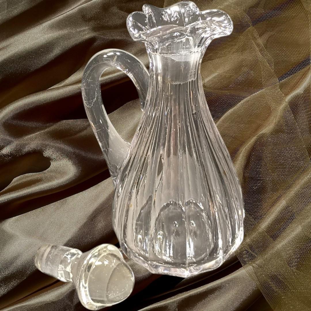 Elegant vintage clear glass cruet with stopper – ribbed design & fluted...