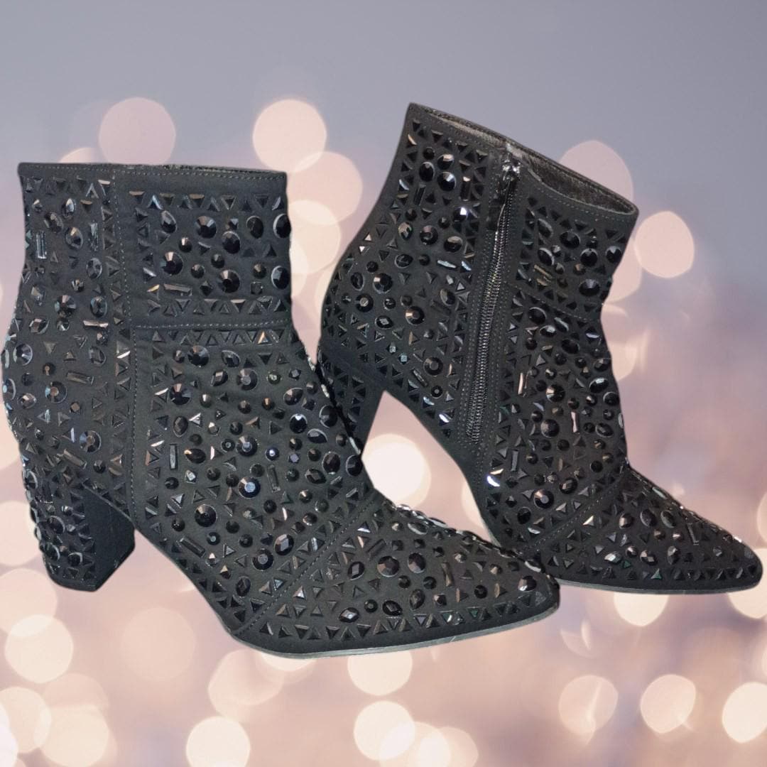 Black cutout rhinestone ankle boots size 8.5 chunky heel zip up forever trendy