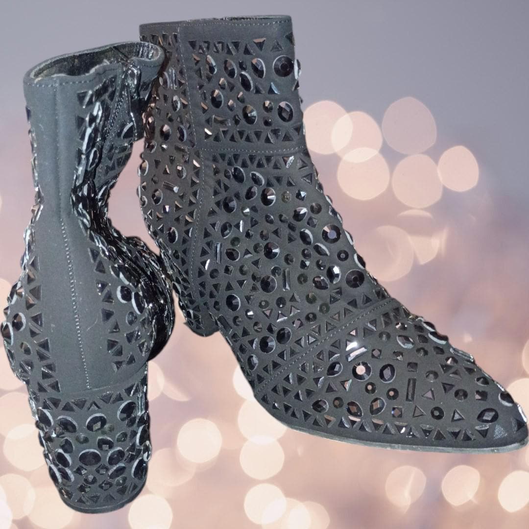 Black cutout rhinestone ankle boots size 8.5 chunky heel zip up forever trendy