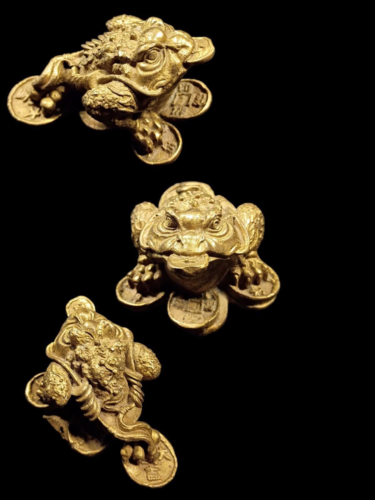 Feng shui brass money frog toad statue  2" figurine