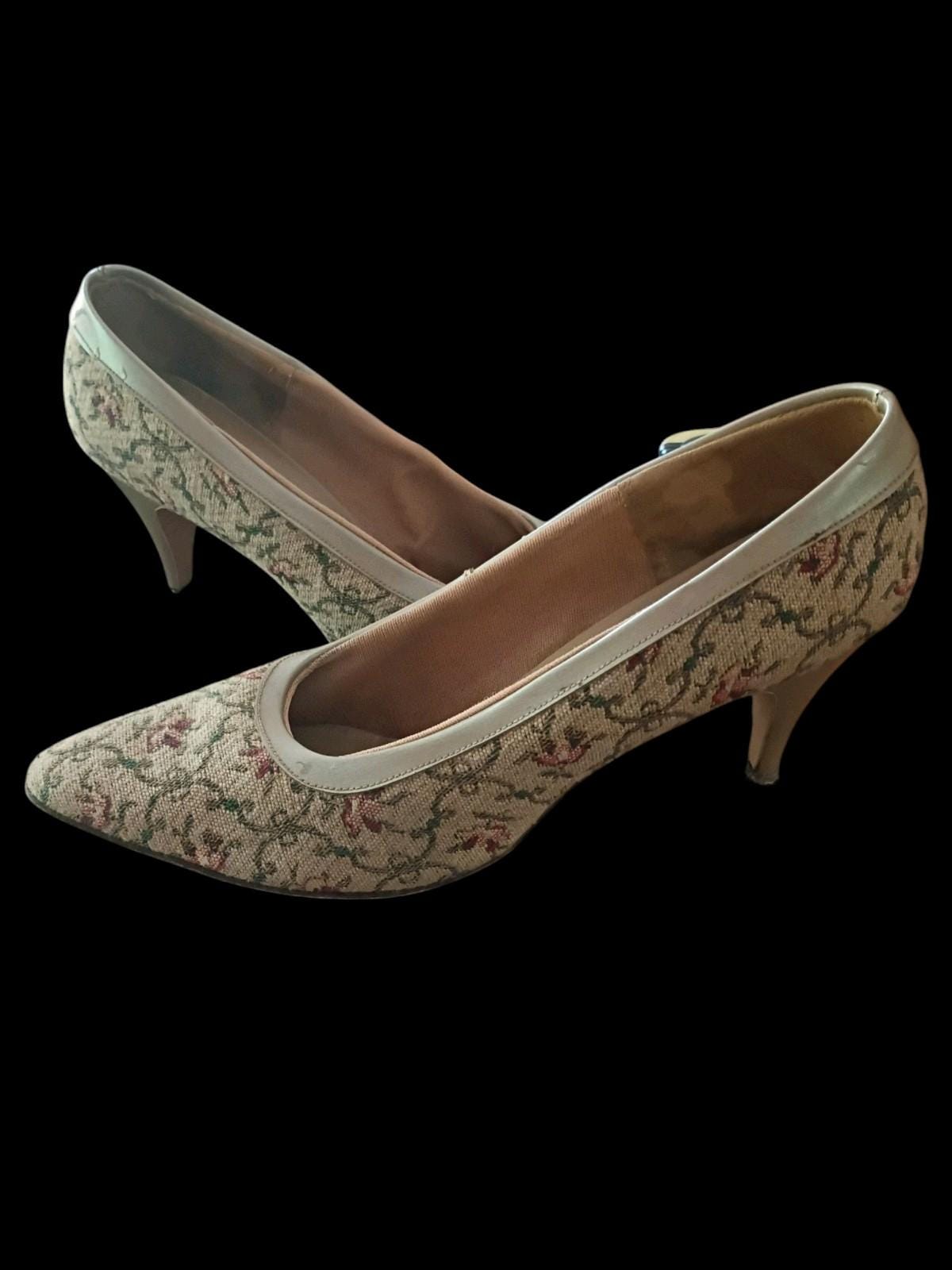 Sears young fashions women’s tapestry heels size 8 – retro floral pumps classic