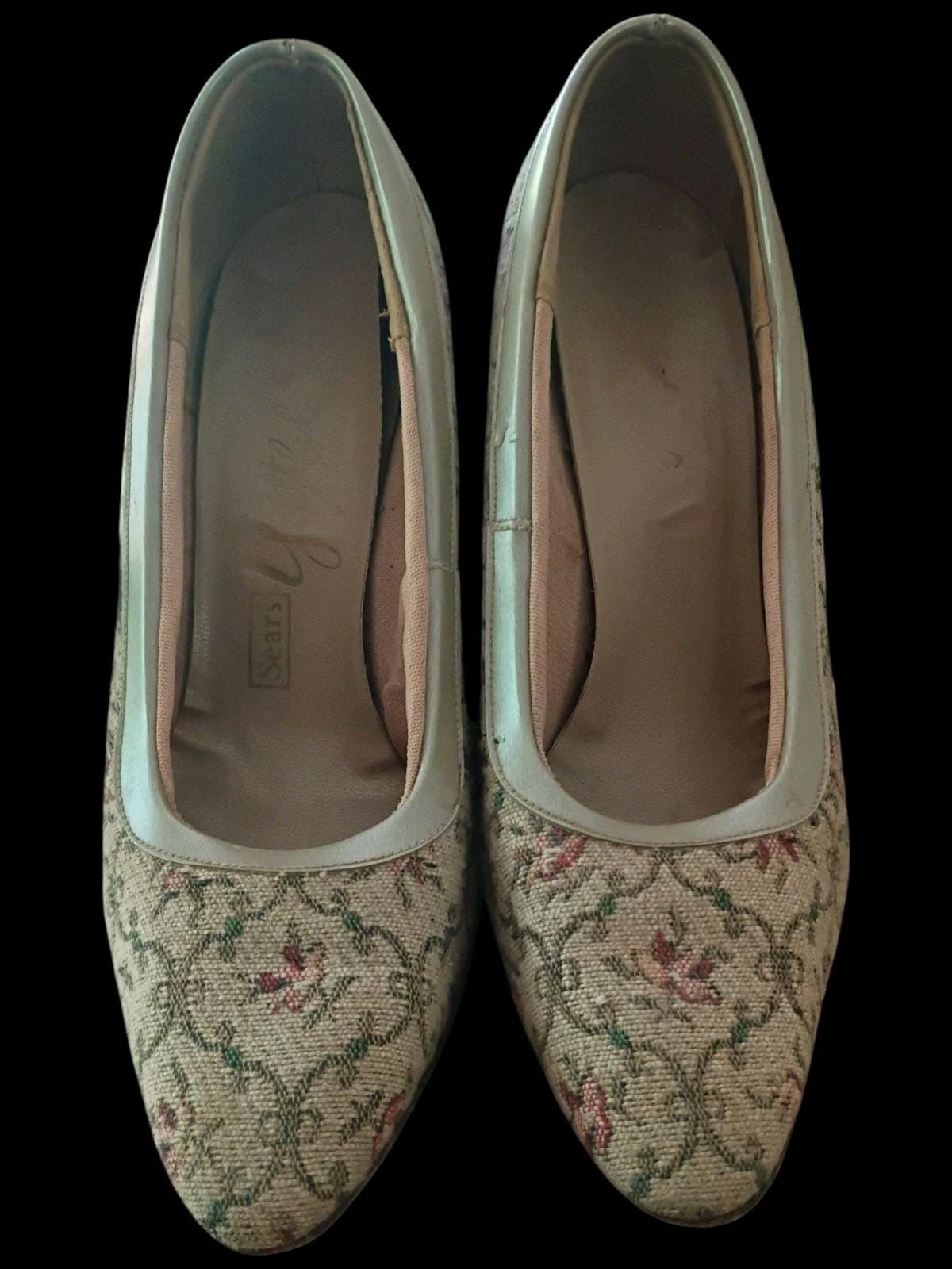 Sears young fashions women’s tapestry heels size 8 – retro floral pumps classic