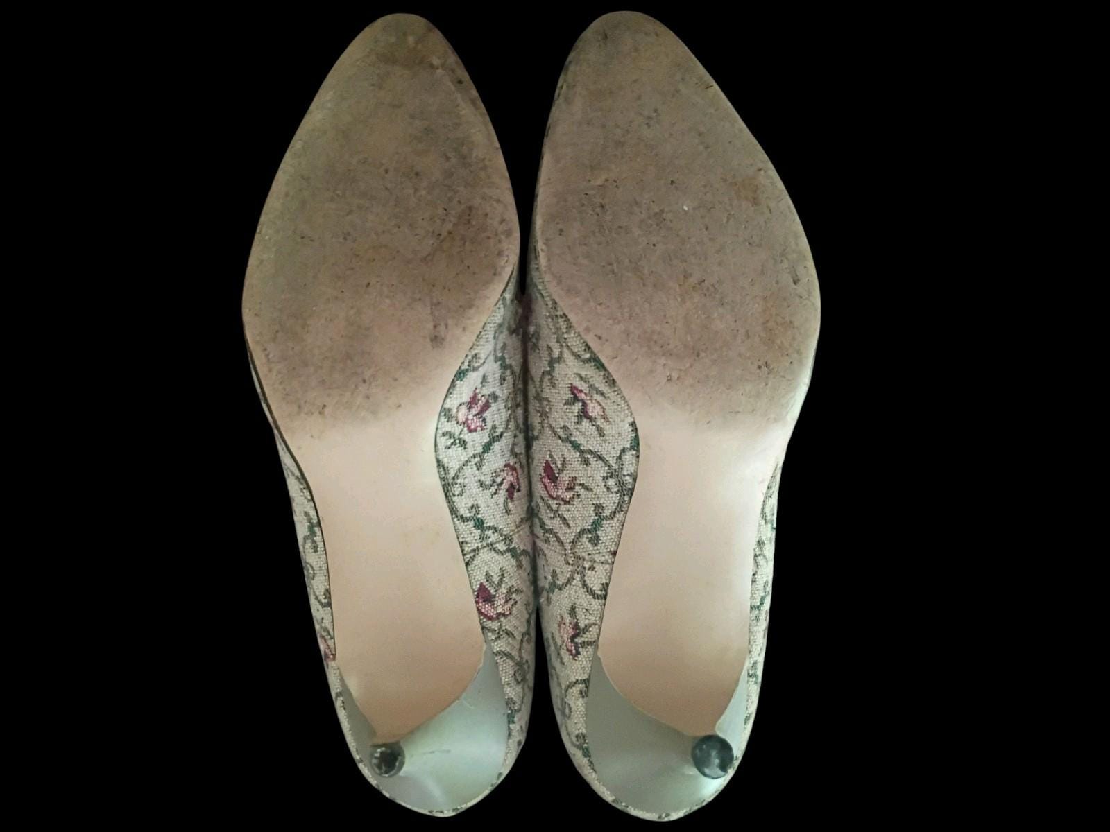 Sears young fashions women’s tapestry heels size 8 – retro floral pumps classic