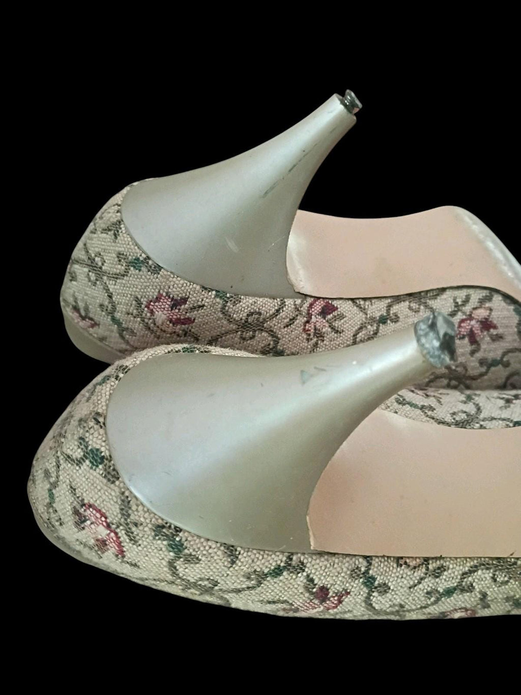 Sears young fashions women’s tapestry heels size 8 – retro floral pumps classic