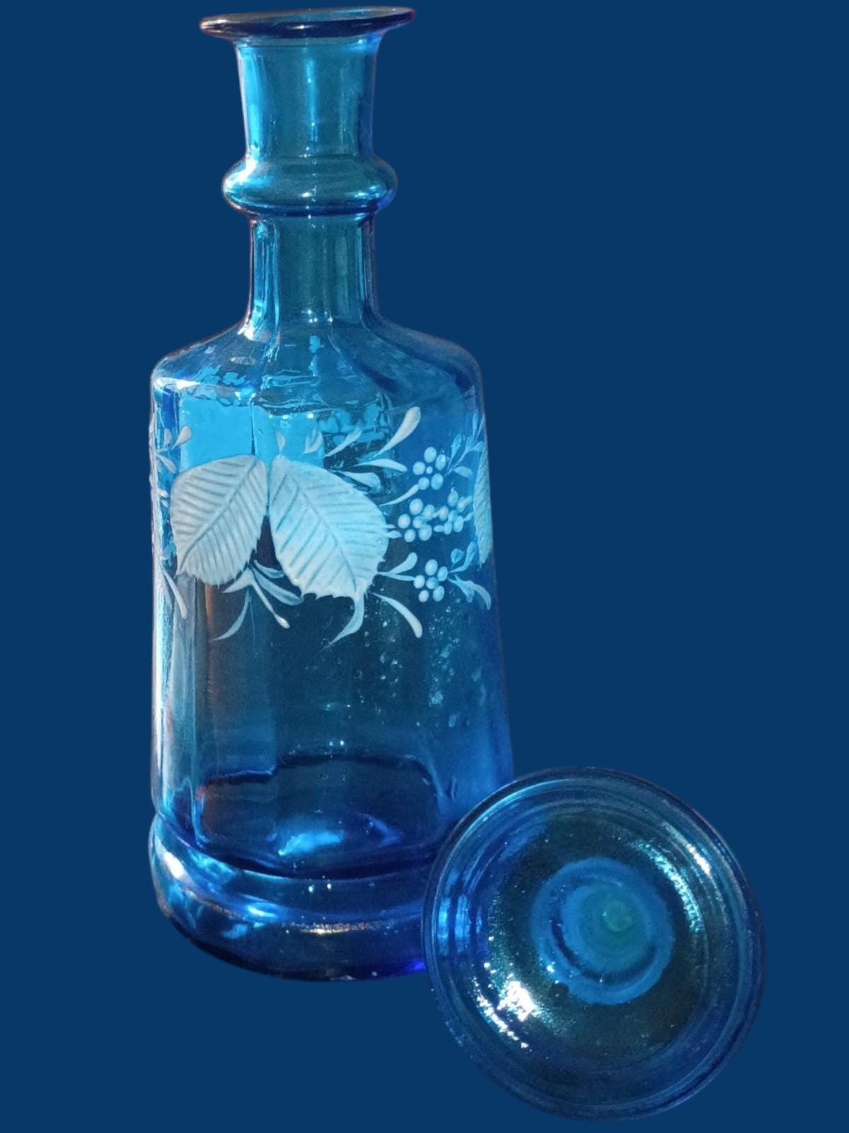 Blue glass decanter with stopper – etched leaf & berry design – 7” tall (8” with