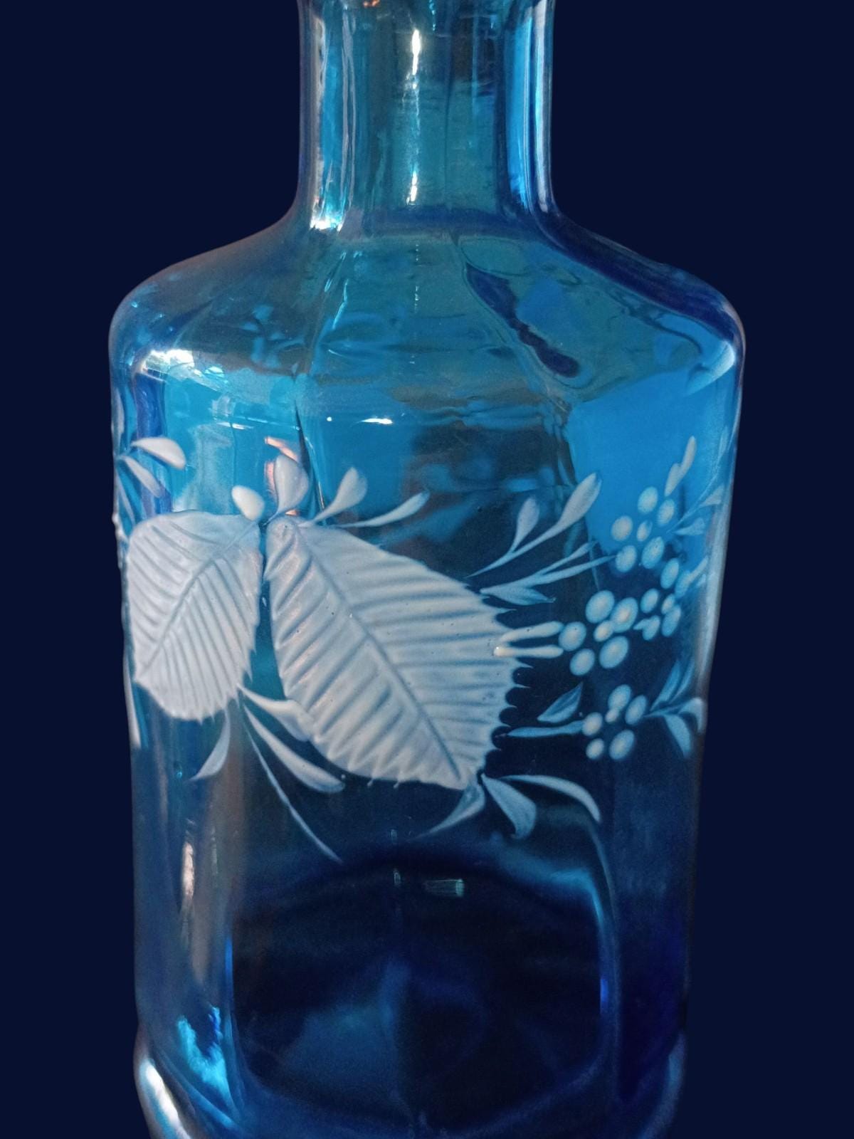 Blue glass decanter with stopper – etched leaf & berry design – 7” tall (8” with