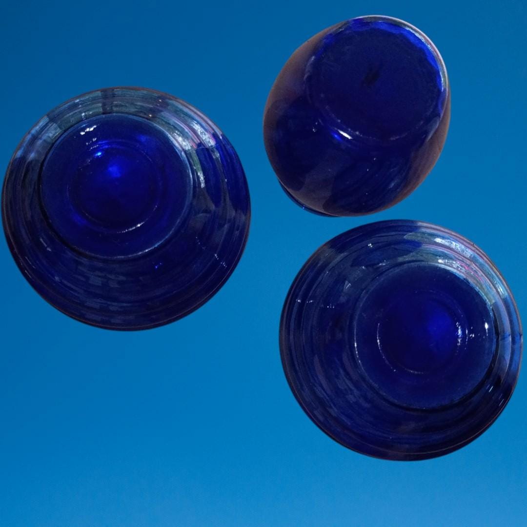 Lot of 3 vintage cobalt blue glass vases – ribbed & curved design –...