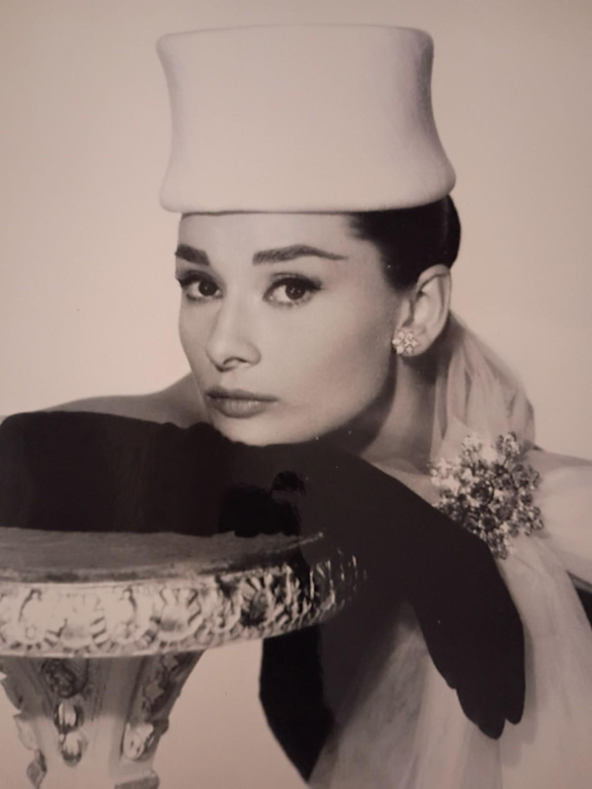 Iconic 8x10 black & white photo of audrey hepburn - vintage hollywood...