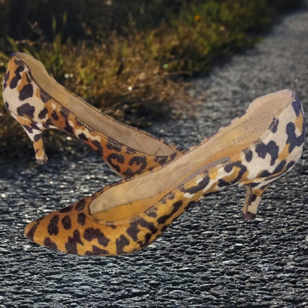wild pair size 6 leopard print heels - chic & stylish - great condition!