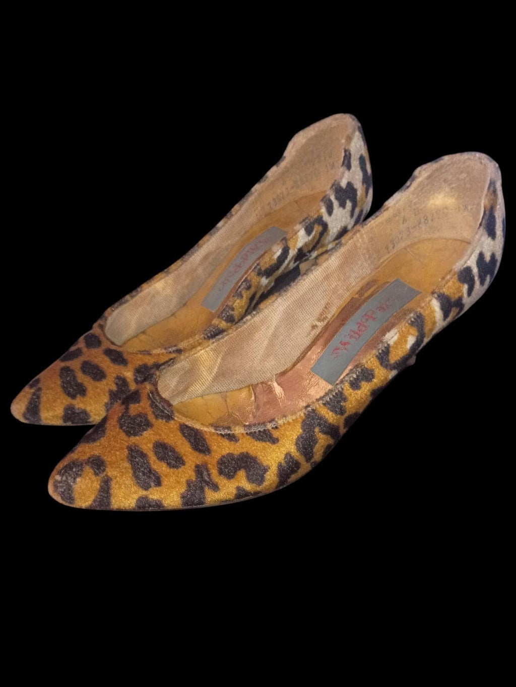 wild pair size 6 leopard print heels - chic & stylish - great condition!